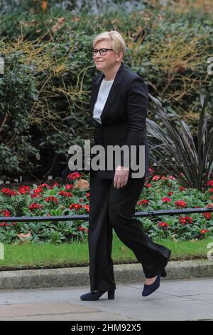 London, Großbritannien. 08th. Februar 2022. Die litauische Ministerpräsidentin Ingrida Šimonyte besucht heute die Downing Street. Kredit: Imageplotter/Alamy Live Nachrichten Stockfoto