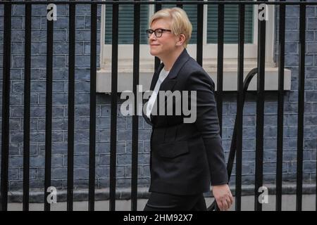 London, Großbritannien. 08th. Februar 2022. Die litauische Ministerpräsidentin Ingrida Šimonyte besucht heute die Downing Street. Kredit: Imageplotter/Alamy Live Nachrichten Stockfoto