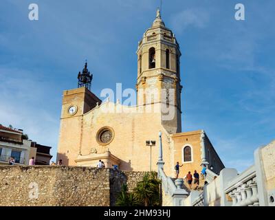 Sitges Provinz Barcelona, Katalonien, Spanien. 17. Jahrhundert Kirche Sant Bartomeu ich Santa Tecla. Stockfoto