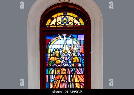 Glasmalerei in der Kirche El Cobre, Santiago de Cuba, Kuba Stockfoto