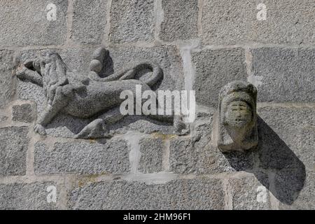 Schnitzereien an der façade des Hauses der Schwarzen Katze oder des Löwen von Juda, Trancoso, Serra da Estrela, Portugal Stockfoto