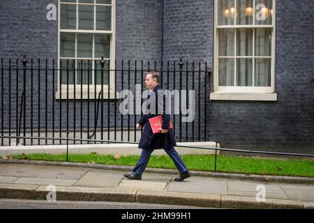 Downing Street, London, Großbritannien. 8th. Februar 2022. Nigel Adams MP, Staatsminister, Minister ohne Portfolio in Downing Street für wöchentliche Kabinettssitzung. Quelle: Malcolm Park/Alamy Live News Stockfoto