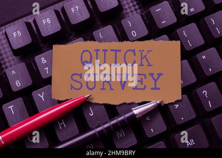 Textüberschrift mit Kurzbefragung. Auf dem Fragebogen verfasste Worte, die die Zielgruppe sofort ausfüllen kann, um ein neues Online-Kochbuch zu erstellen Stockfoto