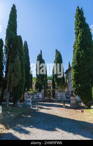 Villa Origo, La Foce von Chianciano Terme, auf den Hügeln, die das Val d’Orcia dominieren, ein wunderschönes Tal in der südlichen Toskana, das wie ein Wunder geblieben ist Stockfoto