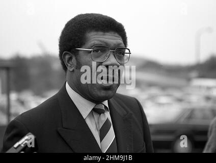 Bill Morris, Generalsekretär der TGWU, besucht Bolsover Colliery, Notts, Großbritannien, 1992. Oktober Stockfoto