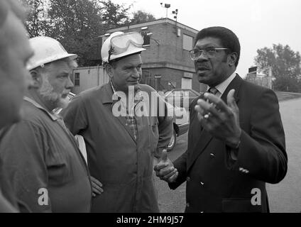 Bill Morris, Generalsekretär der TGWU, besucht Bolsover Colliery, Notts, Großbritannien, 1992. Oktober Stockfoto