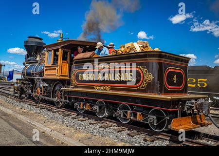 Antonito, CO - 23. August 2021: Die Baldwin-Dampflokomotive Eureka und Palisade 4 während eines öffentlichen Dampfauftriebses in der Cumbres und Toltec Railroa Stockfoto