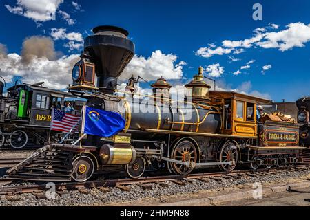 Antonito, CO - 23. August 2021: Die Baldwin-Dampflokomotive Eureka und Palisade 4 während eines öffentlichen Dampfauftriebses in der Cumbres und Toltec Railroa Stockfoto