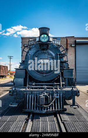 Antonito, CO - 23. August 2021: Die ölbrennende Baldwin Dampflokomotive Cumbres und Toltec 489 während eines öffentlichen Dampfauftriebses in der Cumbres und Toltec Railroa Stockfoto