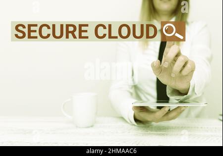 Text mit Inspiration Secure Cloud. Konzept Bedeutung Schutz der gespeicherten Informationen sicher gesteuerte Technologie Entwickler diskutieren Gadget Upgrade Stockfoto