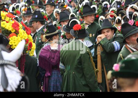 Teilnehmer am Münchner Oktoberfest in Deutschland Stockfoto