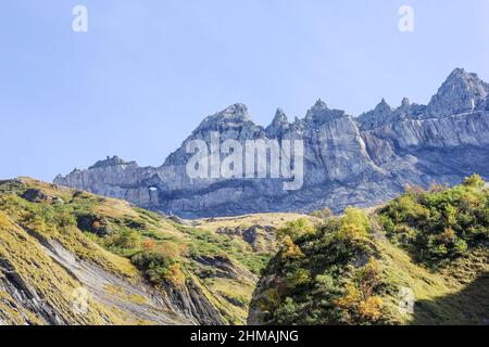 Martinsloch, Kanton Glarus, Schweiz. Es handelt sich um einen Durchbruch in der Alpenkette der Tschingelhoerner in Form eines Dreiecks von etwa 6 m W Stockfoto