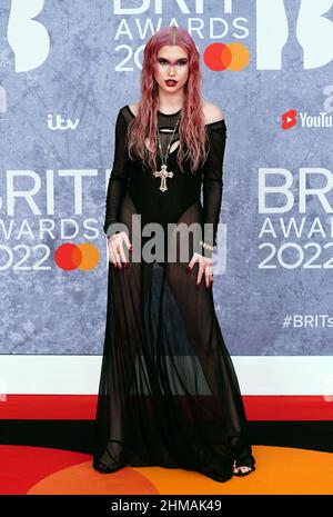 Abby Roberts nimmt an den Brit Awards 2022 in der O2 Arena, London, Teil. Bilddatum: Dienstag, 8. Februar 2022. Stockfoto