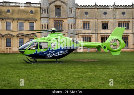 Die Great Western Air Ambulance mit Sitz in Bristol am Boden des Ashton Court Estate. Der Krankenwagen ist ein Airbus eurocopter, der als Helimed bekannt ist Stockfoto