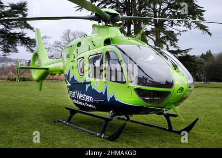 Die Great Western Air Ambulance mit Sitz in Bristol am Boden des Ashton Court Estate. Der Krankenwagen ist ein Airbus eurocopter, der als Helimed bekannt ist Stockfoto