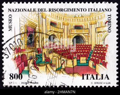 ITALIEN – UM 1998: Eine in Italien gedruckte Briefmarke zeigt das Nationalmuseum des Risorgimento, Turin, um 1998 Stockfoto