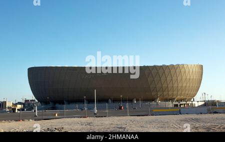 Das Lusail Stadium mit 80.000 Sitzplätzen. Hier findet das Finale der FIFA Fußball-Weltmeisterschaft Katar 2022™ statt, bei dem Milliarden auf der ganzen Welt zusehen. Stockfoto