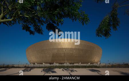 Das Lusail Stadium mit 80.000 Sitzplätzen. Hier findet das Finale der FIFA Fußball-Weltmeisterschaft Katar 2022™ statt, bei dem Milliarden auf der ganzen Welt zusehen. Stockfoto