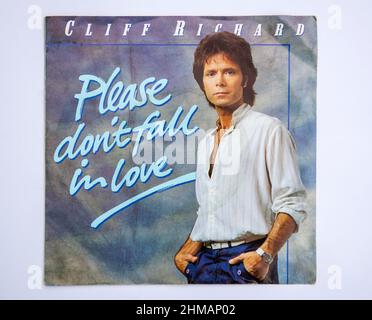 Bildercover der 7-Zoll-Single-Version von Please Don't Fall in Love von Cliff Richard, die 1983 erschien. Stockfoto