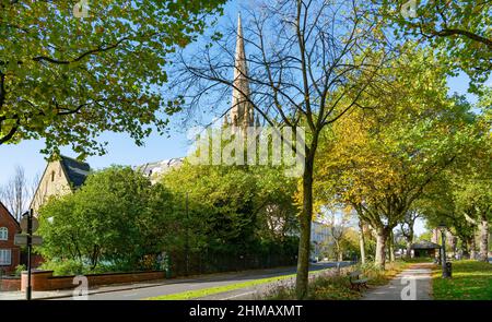 Die ehemalige Welsh Presbyterian Church an der Princes Road, Liverpool 8, Grade 2, wurde drei Jahrzehnte lang als verkommen aufgeführt. Aufnahme im Oktober 2021. Stockfoto