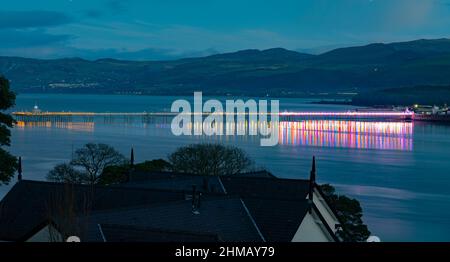 Bangor Pier an der Menai Straits zwischen der Isle of Anglesey und Gwynedd auf dem walisischen Festland. Aufnahme im Dezember 2021. Stockfoto