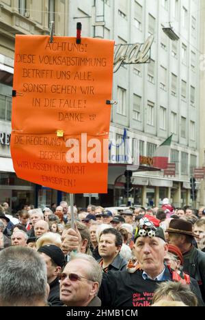 Wien, Österreich. 23. März 2008. Demonstration für ein Referendum gegen den Vertrag von Lissabon in Wien Stockfoto