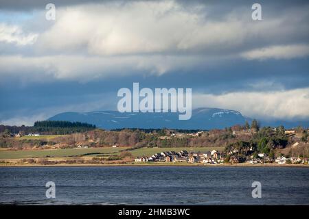 Blick über den Beauly Firth in Richtung Ben Wyvis Stockfoto