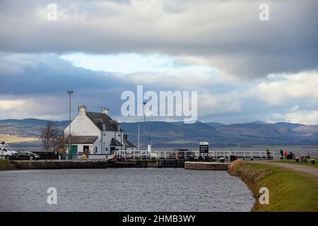 Sea Lock House am Ende des Caledonian Canal in Inverness Stockfoto