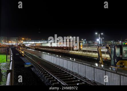 11/11/2017 Blackpool North Bahnhof, der letzte Zug, der vor dem Bahnhof verlassen wurde neu gebaut und elektrifiziert, ein leerer Stock-Zug nach Leyland Stockfoto