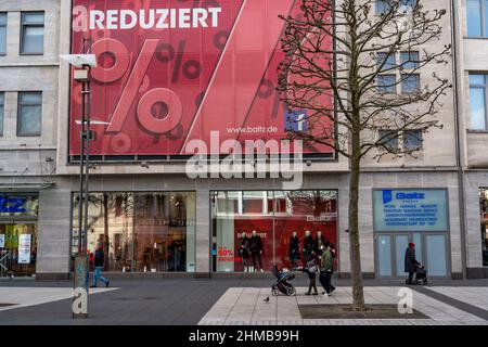 Bochumer Innenstadt, im Januar 2022, Massenbergstraße, leere Einkaufsstraßen, Verkauf, Sonderangebote, Bochum, NRW, Deutschland, Stockfoto