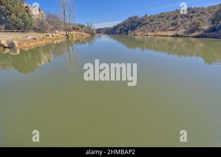 Blick auf den Fain Lake vom Angelpier nach Osten. Gelegen in Prescott Valley Arizona. Stockfoto