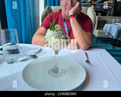 Port Canaveral, FL USA - 15. Januar 2022: Banana Banoffe dekadent Dessert in einem Restaurant auf einem Kreuzschiff. Stockfoto