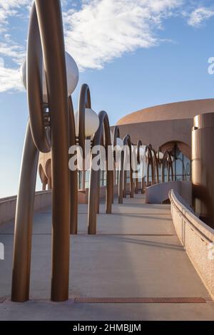 Das Grady Gammage Memorial Auditorium ist ein multifunktionales Zentrum für darstellende Künste, das von Frank Lloyd Wright entworfen wurde. Stockfoto