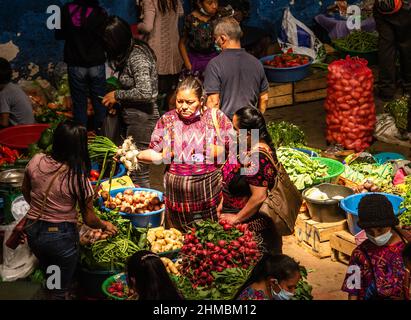 Der farbenfrohe Sonntagsmarkt in Chichicastenango, Guatemala Stockfoto