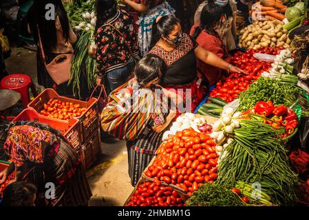 Der farbenfrohe Sonntagsmarkt in Chichicastenango, Guatemala Stockfoto