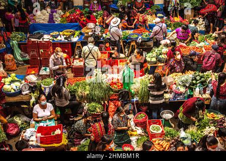 Der farbenfrohe Sonntagsmarkt in Chichicastenango, Guatemala Stockfoto