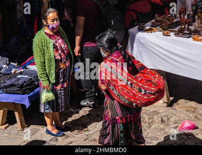 Sonntagsmarktszenen vor der Santo Tomas Kirche, Chichicastenango, Guatemala Stockfoto