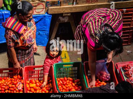 Der wunderschöne und farbenfrohe Sonntagsmarkt in Chichicastenango, Guatemala Stockfoto