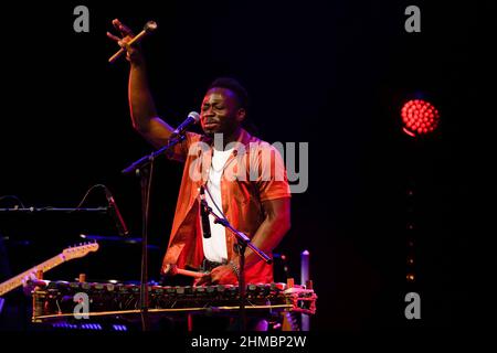 Glasgow, Schottland, 5th. Februar 2022. N’famady Kouyaté, Multi-Instrumentalist aus Guinea-Westafrika, trat am Glasgow Theatre Royal at CE auf Stockfoto