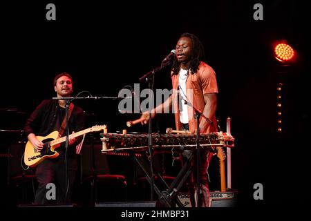 Glasgow, Schottland, 5th. Februar 2022. N’famady Kouyaté, Multi-Instrumentalist aus Guinea-Westafrika, trat am Glasgow Theatre Royal at CE auf Stockfoto