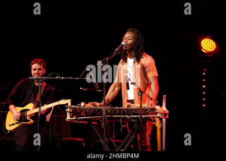 Glasgow, Schottland, 5th. Februar 2022. N’famady Kouyaté, Multi-Instrumentalist aus Guinea-Westafrika, trat am Glasgow Theatre Royal at CE auf Stockfoto