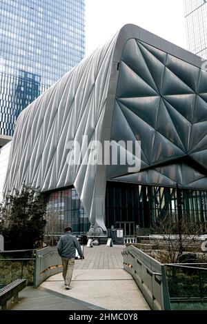 Das Bloomberg Building, das von Diller Scofidio + Renfro entworfen wurde, ist ein ikonischer Raum mit beweglicher Außenschale für großformatige Performances, die installiert werden können Stockfoto