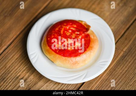 Bohnenkuchen mit gesalzenem Ei, Mondkuchen, chinesischem Süßgebäck, Thai und chinesen achten Gott auf dem chinesischen Neujahrs-Festival Stockfoto