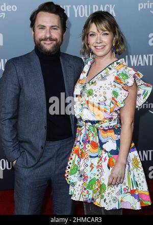 Los Angeles, Usa. 08th. Februar 2022. LOS ANGELES, KALIFORNIEN, USA - 08. FEBRUAR: Der Schauspieler Charlie Day und seine Frau/Schauspielerin Mary Elizabeth Ellis kommen zur Los Angeles Premiere von Amazon Prime's 'I Want You Back', die am 8. Februar 2022 in Los Angeles, Kalifornien, USA, im Rahmen DER ROW DTLA stattfand. (Foto: Xavier Collin/Image Press Agency/Sipa USA) Quelle: SIPA USA/Alamy Live News Stockfoto