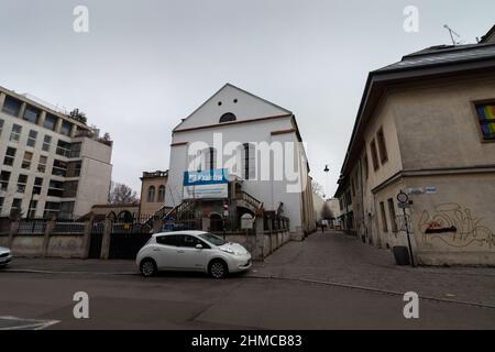 09-12-2021. krakau-polen. Außenansicht von Isaac Schul in der Kupa-Straße, im Stadtteil Kazimierz von Krakau, wegen Renovierungsarbeiten geschlossen Stockfoto