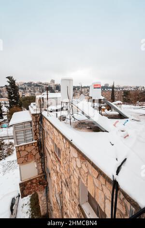 27-01-2022. jerusalem-israel. Jerusalem ist im Januar 2022 von einem stürmischen Schneesturm bedeckt Stockfoto