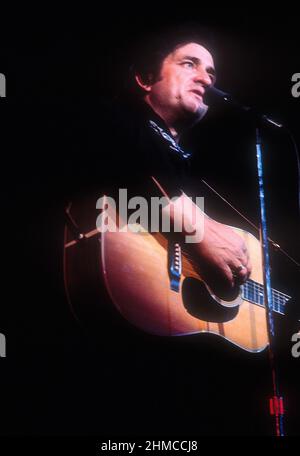 LOS ANGELES, CA - MAY5: Johnny Cash tritt am 5. Mai 1973 im Ahmanson Theater in Los Angeles, CA auf. Quelle: Jeffrey Mayer/ Rock Negative / MediaPunch Stockfoto