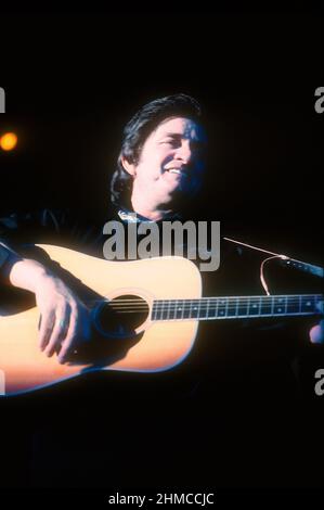 LOS ANGELES, CA - MAY5: Johnny Cash tritt am 5. Mai 1973 im Ahmanson Theater in Los Angeles, CA auf. Quelle: Jeffrey Mayer/ Rock Negative / MediaPunch Stockfoto