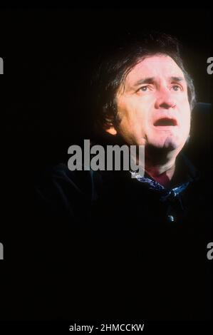 LOS ANGELES, CA - MAY5: Johnny Cash tritt am 5. Mai 1973 im Ahmanson Theater in Los Angeles, CA auf. Quelle: Jeffrey Mayer/ Rock Negative / MediaPunch Stockfoto