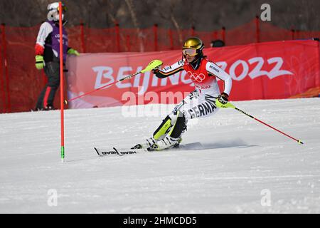 Peking, China. 9th. Februar 2022. Lena Duerr aus Deutschland tritt beim Alpin-Ski-Frauen-Slalom im National Alpine Skiing Center im Bezirk Yanqing, Peking, der Hauptstadt Chinas, am 9. Februar 2022 an. Quelle: Zhang Chenlin/Xinhua/Alamy Live News Stockfoto